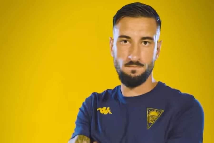 Erick Cabaco já com a camisola do Estoril