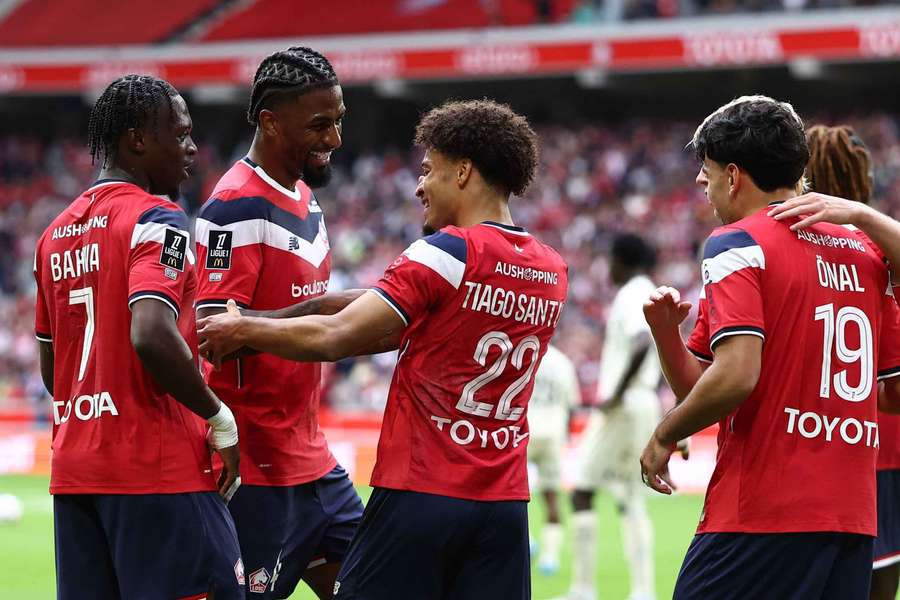 Os festejos de Tiago Santos no 1-0 do Lille Os festejos de Tiago Santos no 1-0 do Lille