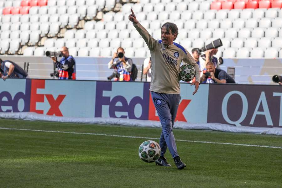 Simone Inzaghi během tréninku. Simone Inzaghi během tréninku.