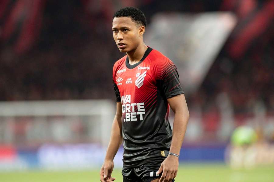 O Athletico-PR quer se manter na ponta da Série B