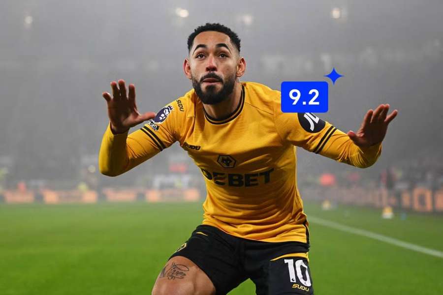 Matheus Cunha dal Manchesteru United gól přímo z rohu.