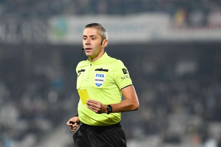 Contestat după U-CFR, Radu Petrescu o va arbitra pe Barcelona în Champions League