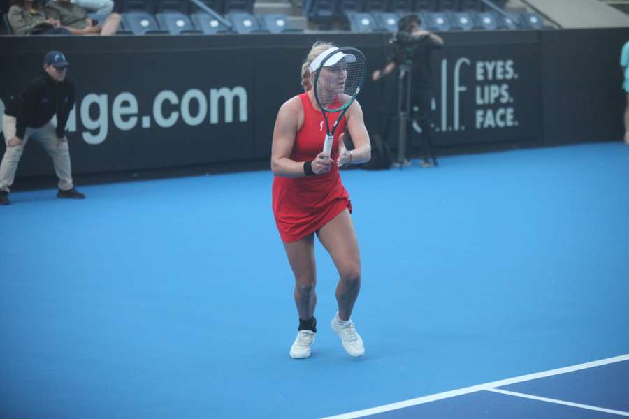 Rebecca Munk Mortensen in action against Cadence Brace Rebecca Munk Mortensen in action against Cadence Brace