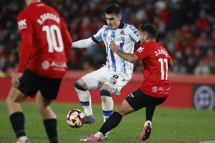 Equipes pareciam mais preocupadas em se defender em boa parte do jogo