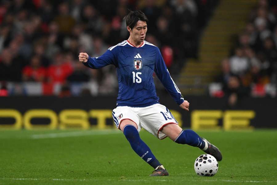 Daichi Kamada, uma das figuras da seleção do Japão, em ação num particular com a Inglaterra