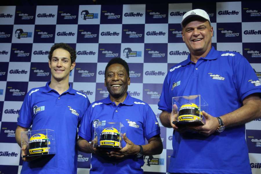 Oscar ao lado de Pelé e Bruno Senna, sobrinho de Ayrton Senna