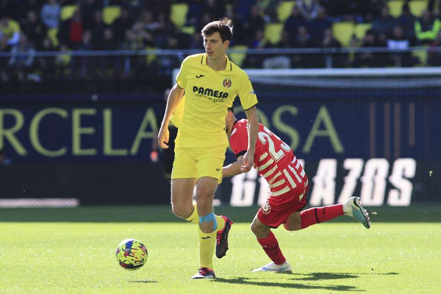 Pau Torres (L) aan de bal voor Villareal