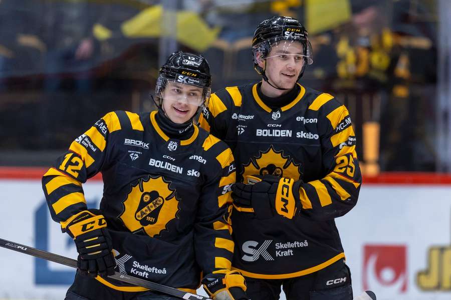 Skelleftea celebrate reaching the semi-finals