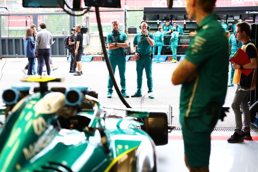 Fernando Alonso saldrá desde boxes, como Carlos Sainz, en Bélgica Fernando Alonso saldrá desde boxes, como Carlos Sainz, en Bélgica