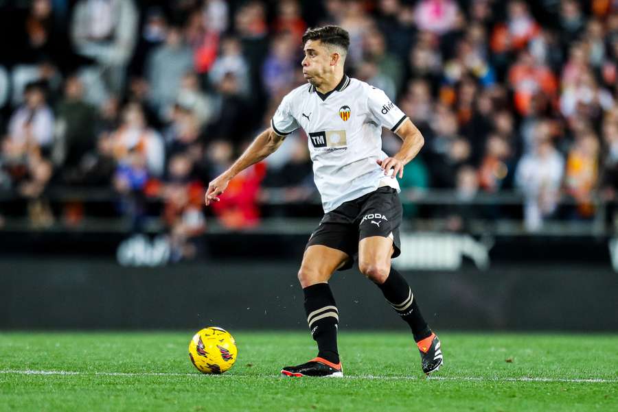 Gabriel Paulista in actie voor Valencia