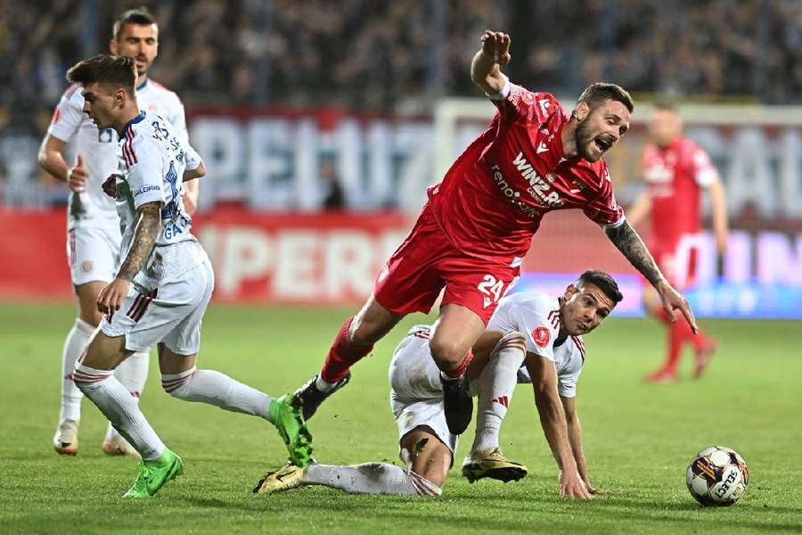 Șanse mici ca Dinamo să conteze pe fundașul Darko Velkovski în ultima etapă din play-out