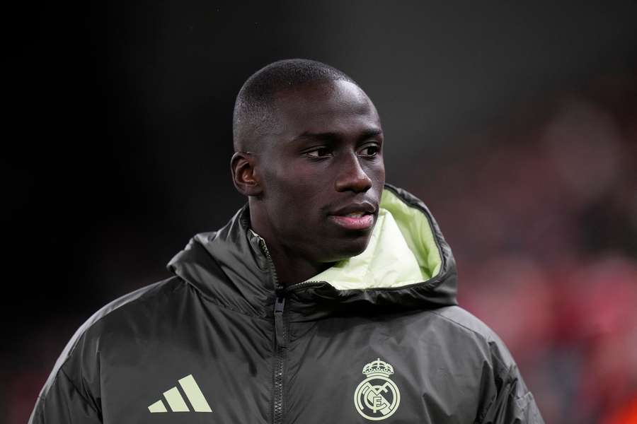 Ferland Mendy contre Liverpool en Ligue des champions. Ferland Mendy contre Liverpool en Ligue des champions.