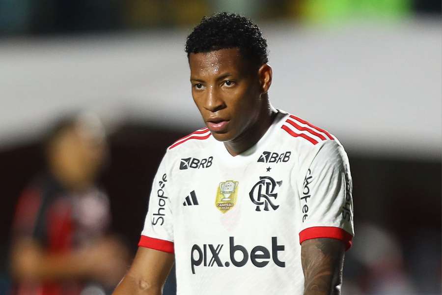 Plata desfalcou Flamengo contra LDU por edema no joelho