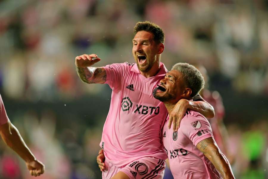 Messi vibra com Josef Martínez