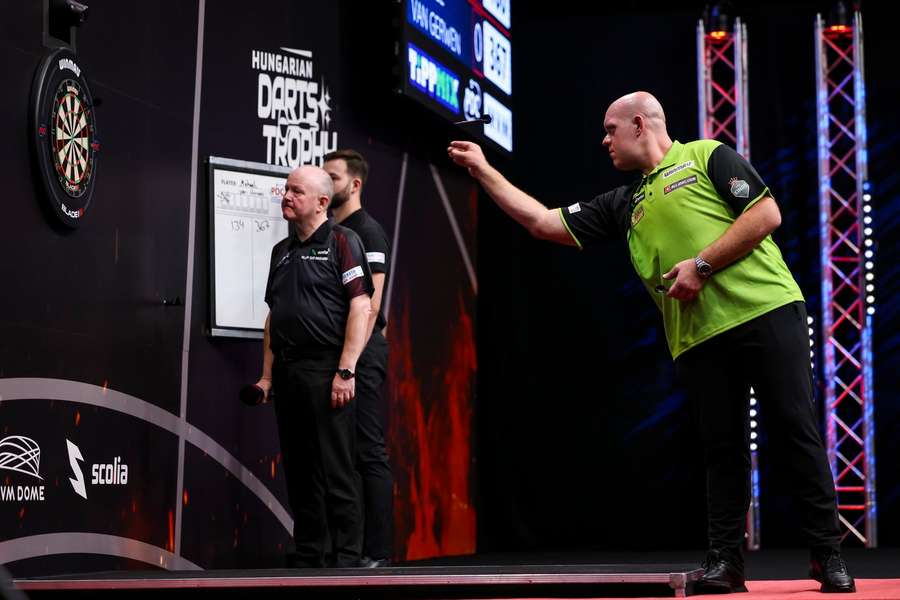 Van Gerwen in actie tegen Van Veen in Boedapest