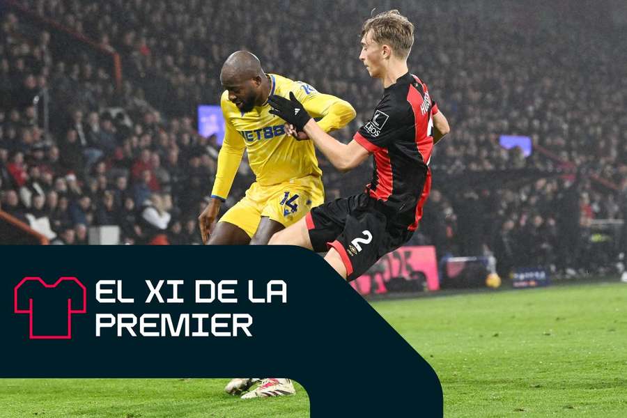 Huijsen y Mateta, frente a frente.