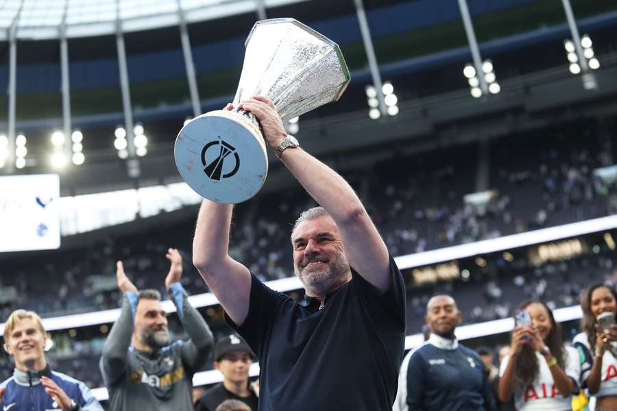 Ange Postecoglou holds the Europa League trophy