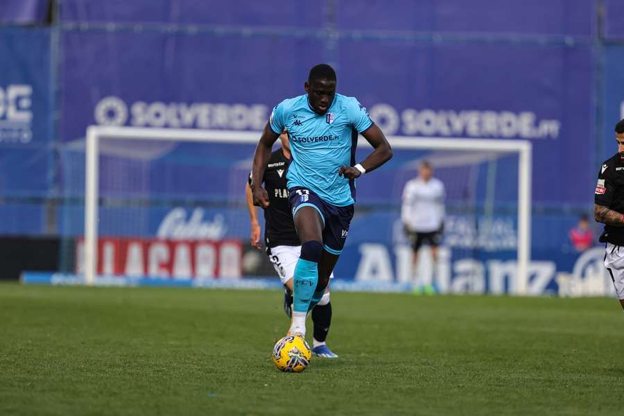 Amadou Ba-Sy fez apenas sete jogos oficiais pelo Vizela Amadou Ba-Sy fez apenas sete jogos oficiais pelo Vizela