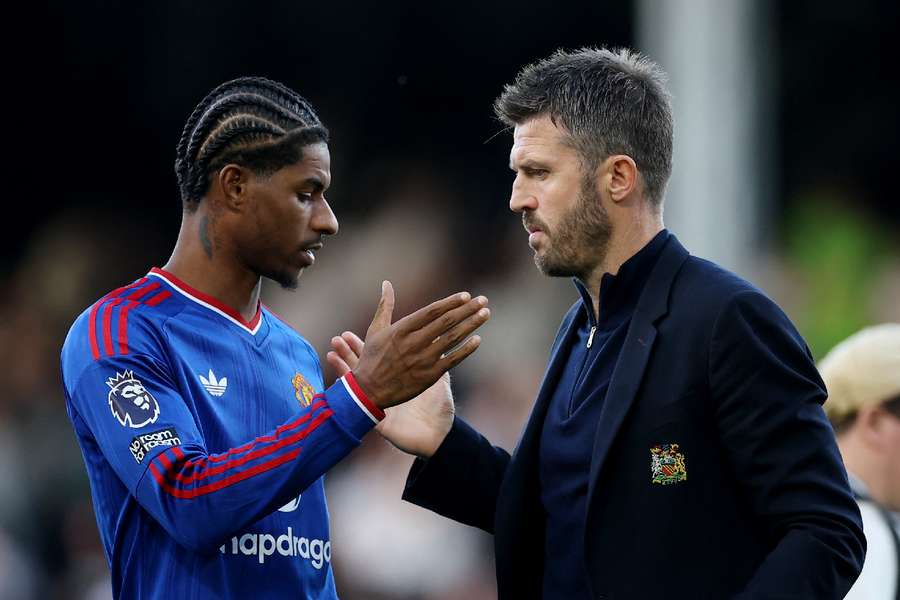 Michael Carrick speaks to Marcus Rashford after the game vs Fulham