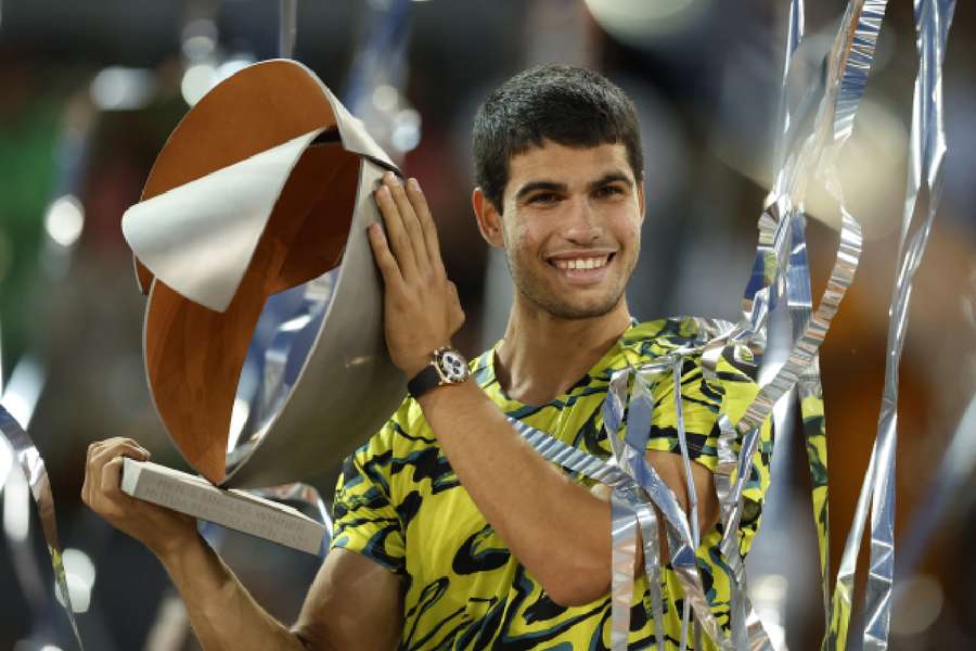 Alcaraz med sit Madrid-trofæ