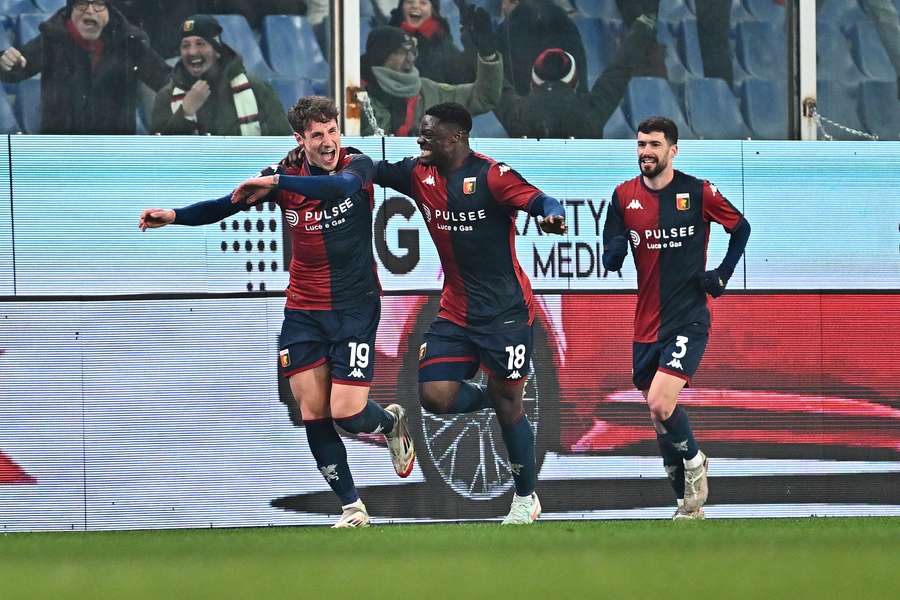 Exultación del Génova al final del partido