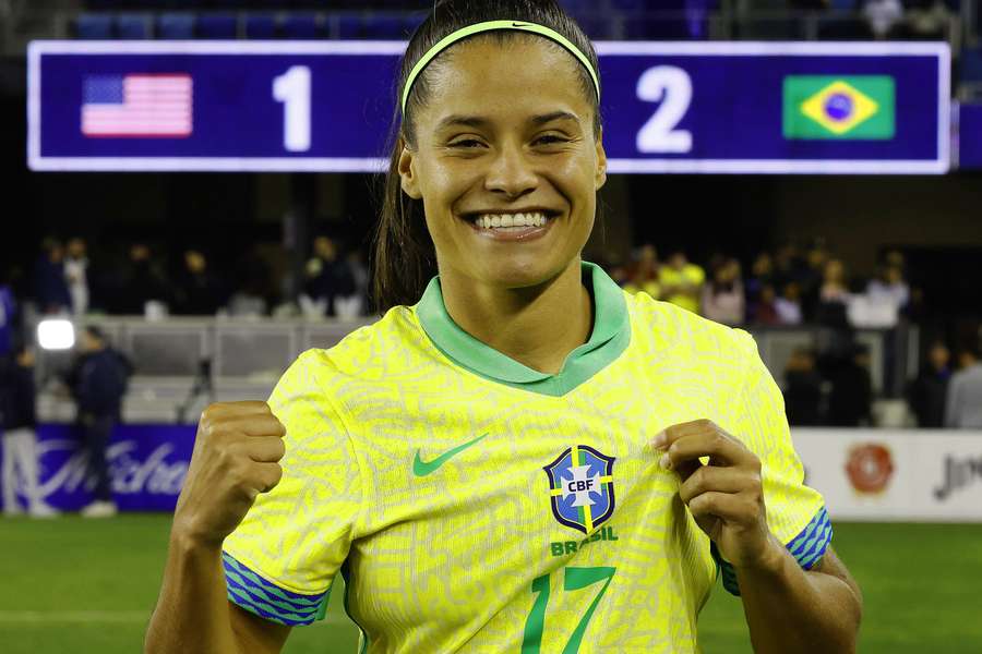 Lais celebra triunfo da Seleção na Califórnia
