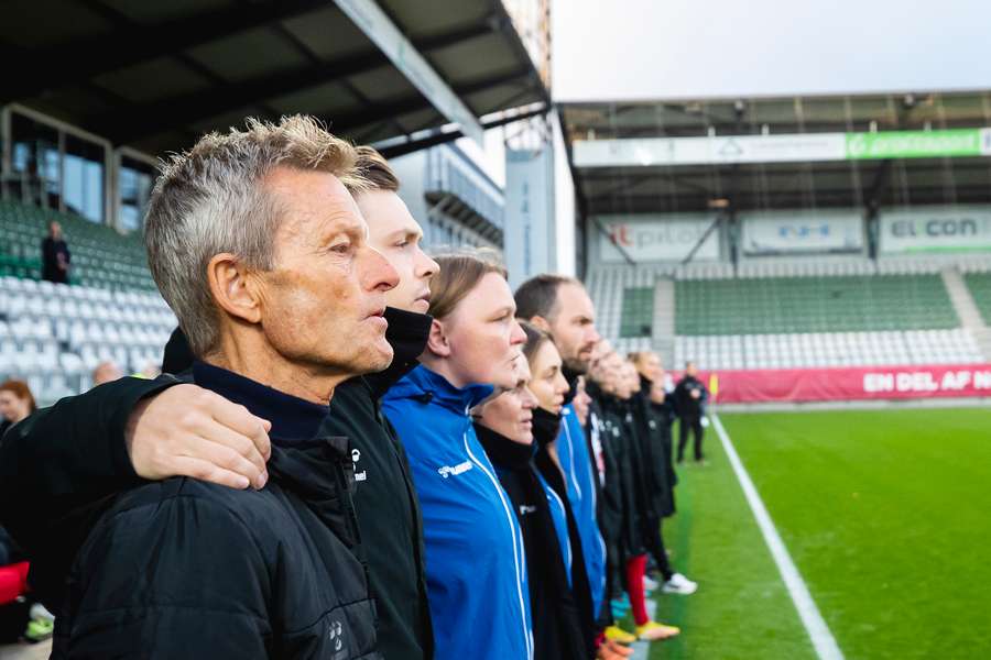 Lars Søndergaard og det danske kvindelandshold i fodbold skal møde Norge og Uruguay som opvarmning til VM til sommer.