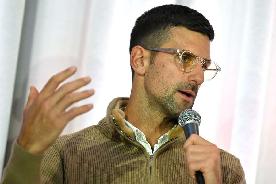 Novak Djokovic ehrt Niki Pilic.