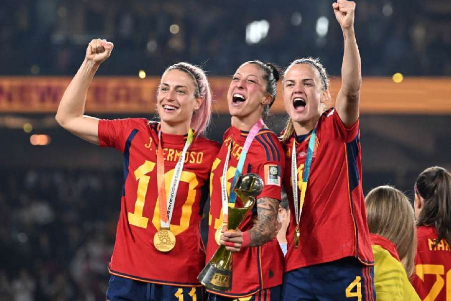 Alexia Putellas, Irene Paredes e Jenni Hermoso, durante o Campeonato do Mundo