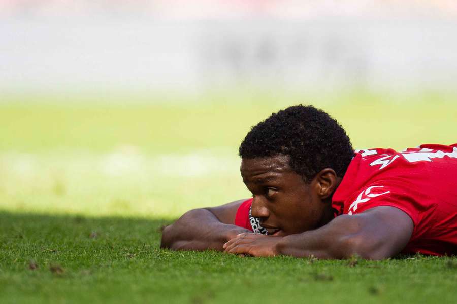 Tyrell Malacia kampt al tijden met een blessure