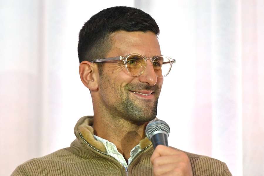 Djokovic falou com a imprensa em Belgrado nesta quinta-feira (28)