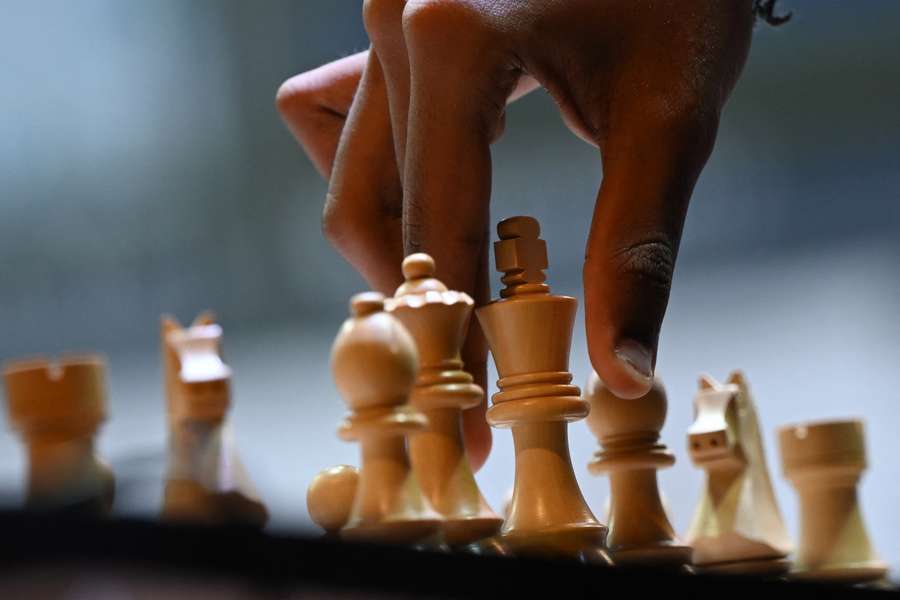 Foto de archivo de una jugada de ajedrez