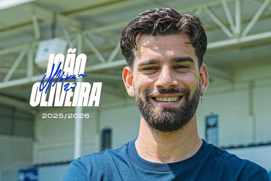 João Oliveira assina pelo Feirense