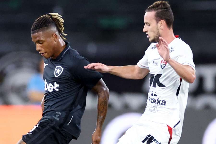Botafogo e Vitória empataram em 0 a 0 no primeiro turno, no Nilton Santos Botafogo e Vitória empataram em 0 a 0 no primeiro turno, no Nilton Santos