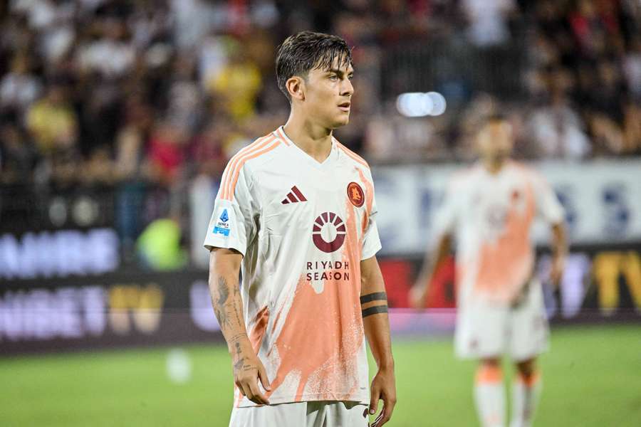 Paulo Dybala, en el calentamiento del Cagliari-Roma