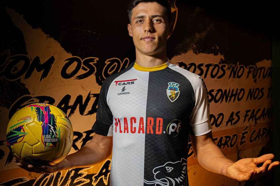 Samuel Justo apresentado no Farense
