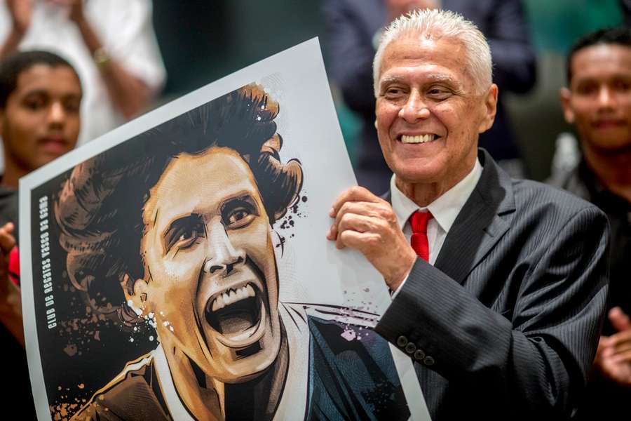 Corpo de Dinamite será velado em São Januário nesta segunda (9)