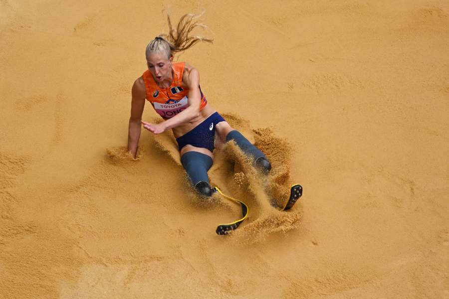 Fleur Jong kwam tot een afstand van 6 meter en 53 centimeter bij het verspringen