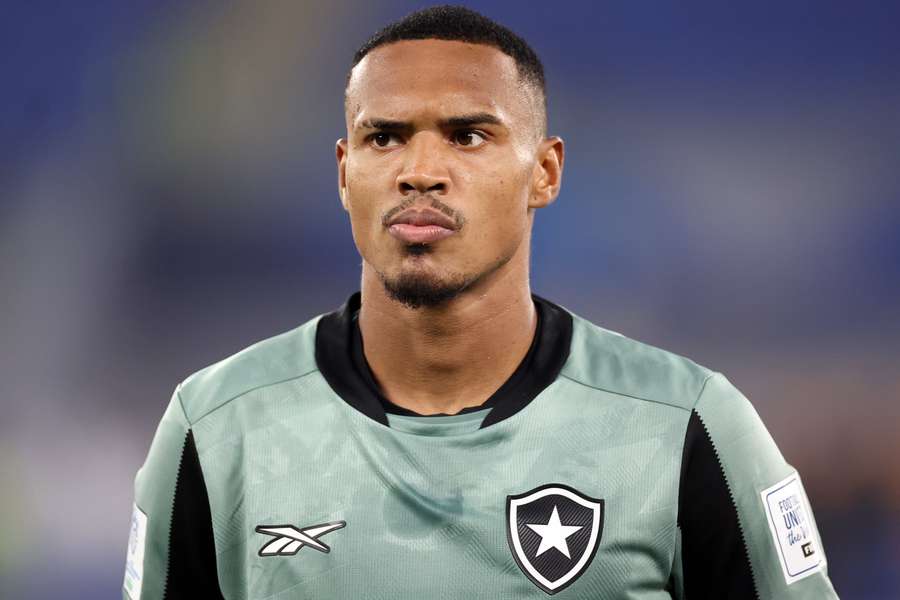 John está perto de trocar o Botafogo pelo Nottingham Forest