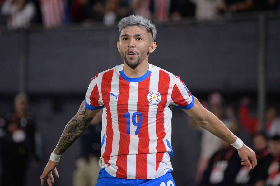 Julio Enciso fez um dos golos do Paraguai