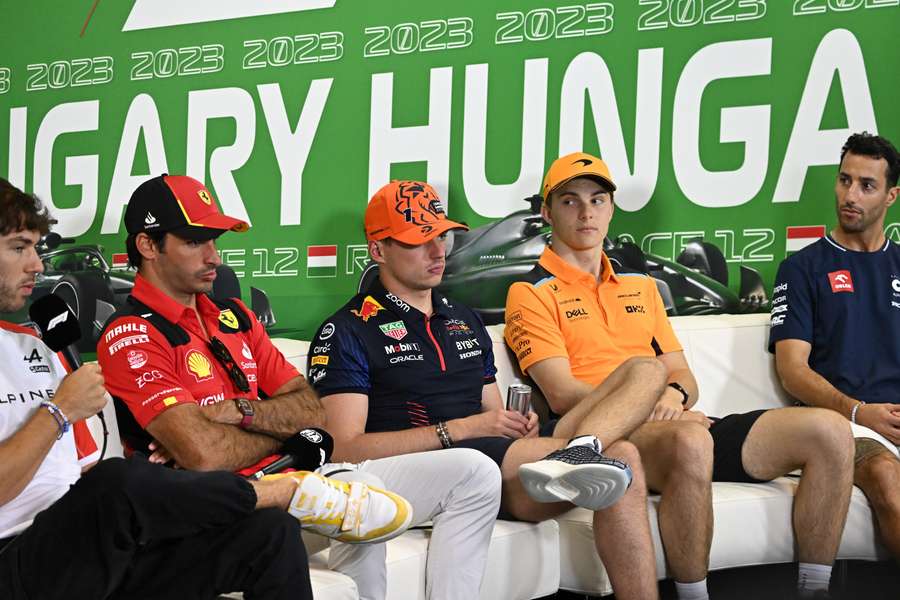 GP Hungría de Fórmula 1: Muchos ojos estarán puestos en Daniel Ricciardo (d.) este fin de semana. El australiano celebra su regreso.