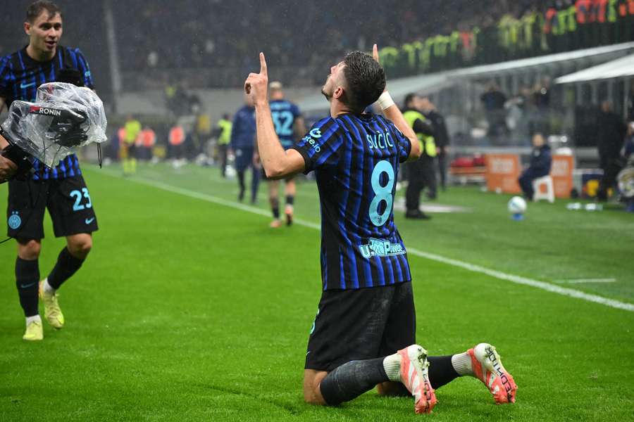 La alegría de Petar Sucic tras el gol La alegría de Petar Sucic tras el gol