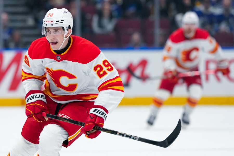 Honzek sa premiérovo zapísal do kanadského bodovania NHL.  Honzek sa premiérovo zapísal do kanadského bodovania NHL.