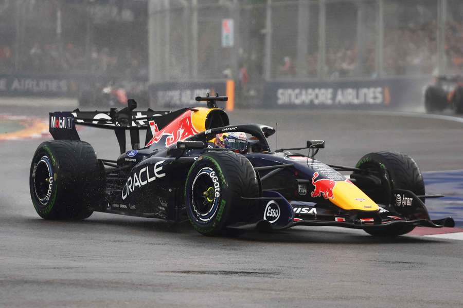 Max Verstappen venceu a caótica sprint em Singapura