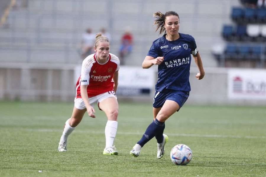 Gaëtane Thiney contre Arsenal