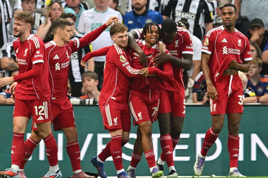 Liverpool continua invicto na Premier League