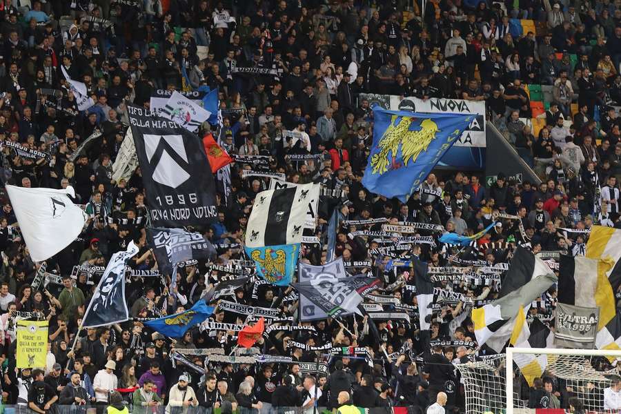 A curva do Friuli na homenagem