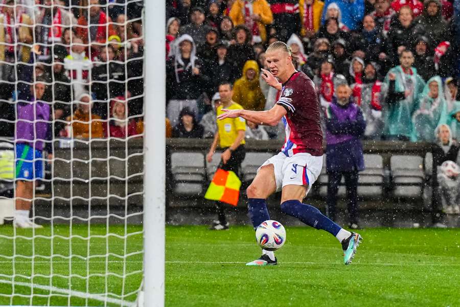 Haaland fez o 3-0 da Noruega