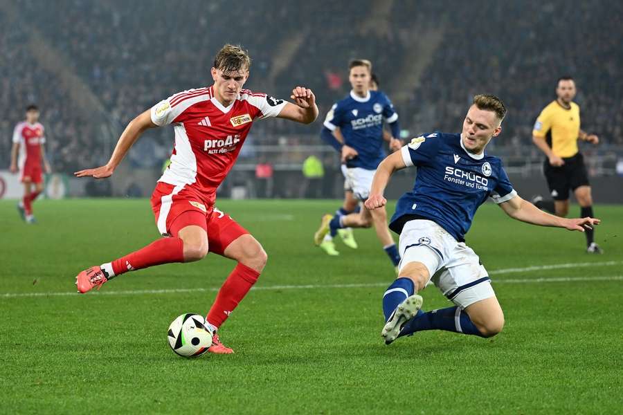 In der letzten Saison warfen Leon Schneider (r.) und Arminia Bielefeld die Eisernen aus dem DFB Pokal. In der letzten Saison warfen Leon Schneider (r.) und Arminia Bielefeld die Eisernen aus dem DFB Pokal.