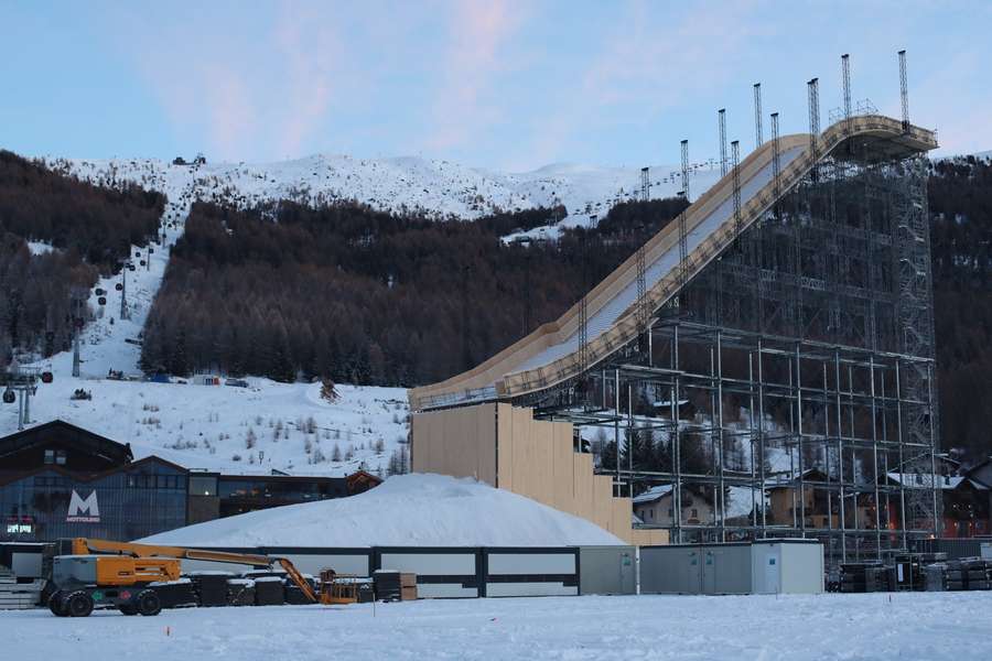 Pista pentru sărituri cu schiurile de la Milano-Cortina